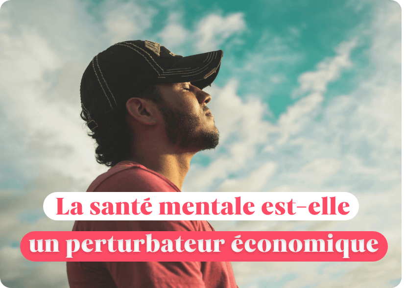 Une homme respire à l'air frais les yeux fermés vers le ciel