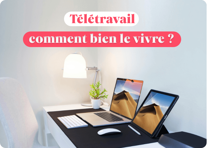 Un bureau avec deux ordinateurs pour travailler depuis chez soi